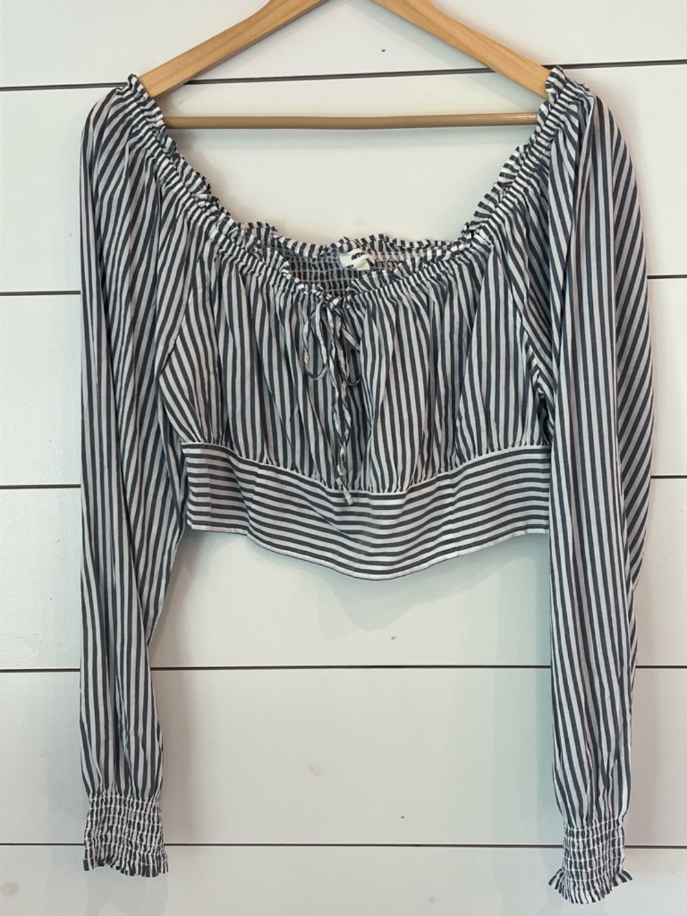 aerie muted Black‎ & White Striped Cropped Top